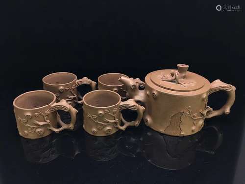 A SET OF FENGGUILIN MADE ZISHA TEAPOT AND CUPS