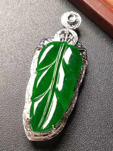 18K WITH DIAMOND MANLV LEAF SHPAED PENDANT