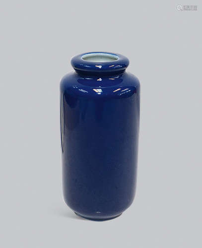 蓝釉小花瓶