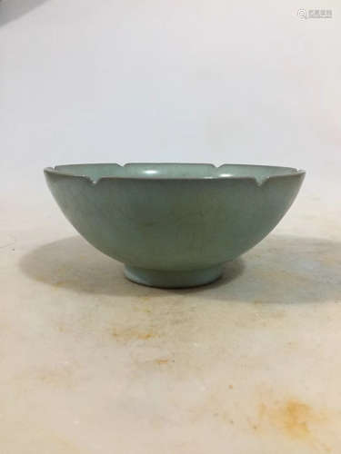 A LONGQUAN LOTUS MOUTH BOWL