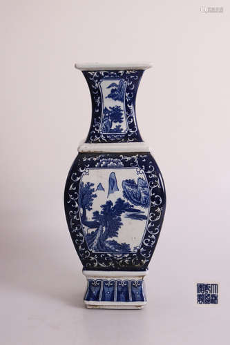 A DAQINGQIANLONGNIANZHI MARK BLUE&WHITE SQUARE VASE