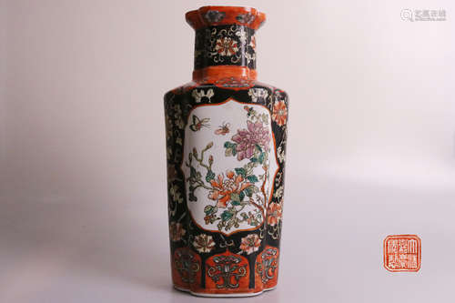 A THREE-COLOUR GLAZE FLORAL PATTERN VASE