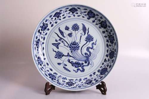 A DAQING YONGZHENG NIANZHIKUAN BLUE&WHITE LOTUS PATTERN PLATE