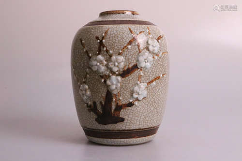 A GUANGXU NIANZHI PLUM BLOSSOM DESIGN PORCELAIN JAR