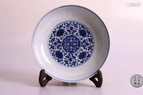 A PAIR OF BLUE&WHITE PLATES