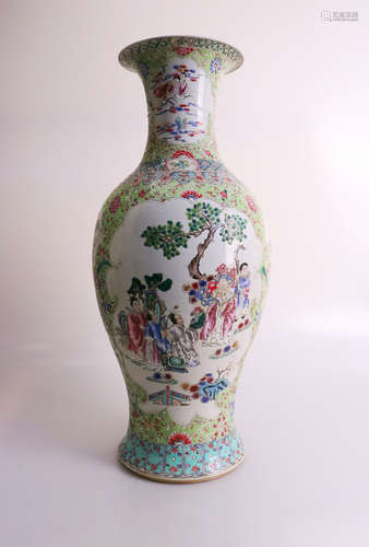 A FIGURE DESIGN FAMILLE-ROSE VASE