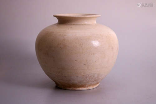 A XING KILN WHITE GLAZE JAR