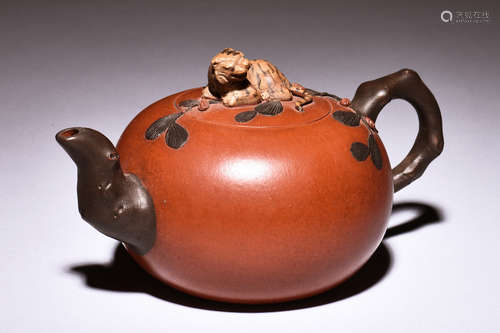 YIXING ZISHA 'MYTHICAL BEAST' ROUND TEAPOT