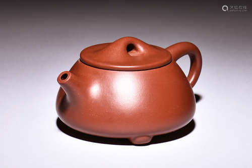 YIXING ZISHA TRIPOD TEAPOT