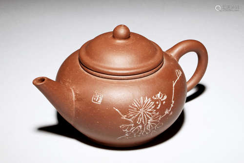 YIXING ZISHA 'CHRYSANTHEMUM FLOWERS' TEAPOT