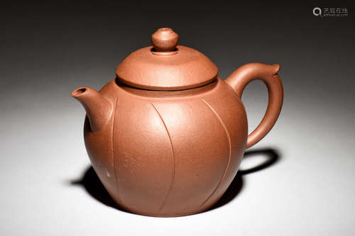 YIXING ZISHA ROUNDED TEAPOT