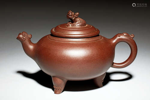 YIXING ZISHA TRIPOD 'MYTHICAL BEAST' TEAPOT