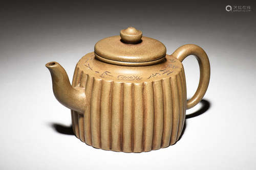 YIXING ZISHA 'CHRYSANTHEMUM' TEAPOT