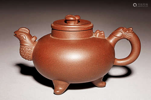 YIXING ZISHA 'MYTHICAL BEAST' TRIPOD TEAPOT