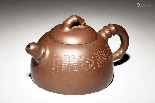 YIXING ZISHA 'BAMBOO AND CALLIGRAPHY' TEAPOT