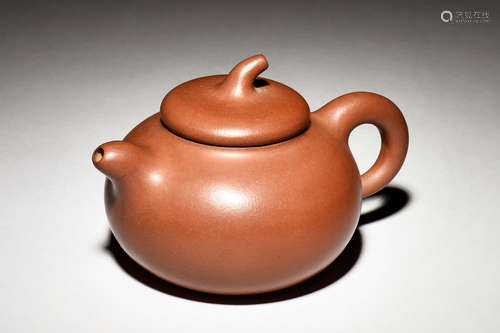 YIXING ZISHA ROUND TEAPOT