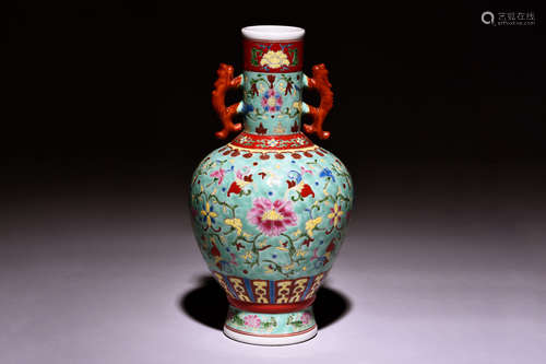 A RARE, VERY BRIGHTLY FAMILLE ROSE DECORATED VASE