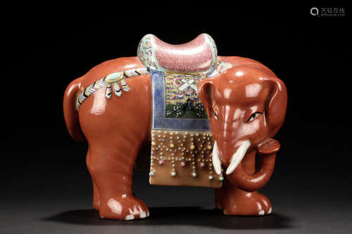 FAMILLE ROSE ELEPHANT FIGURE