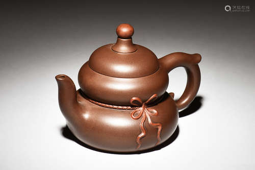 YIXING ZISHA 'DOUBLE GOURD' TEAPOT