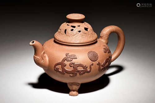 YIXING ZISHA 'DRAGONS' TRIPOD TEAPOT