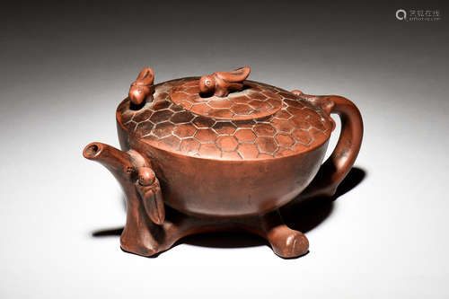 YIXING ZISHA 'BEEHIVE' TEAPOT