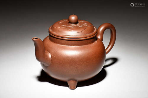 YIXING ZISHA 'RUYI' TRIPOD TEAPOT