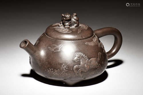 YIXING ZISHA 'MYTHICAL BEASTS' TRIPOD TEAPOT