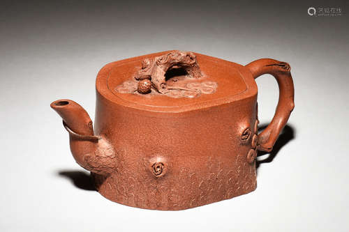 YIXING ZISHA 'TREE BARK' HEXAGONAL TEAPOT