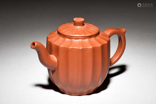 YIXING ZISHA 'CHRYSANTHEMUM FLOWERS' TEAPOT