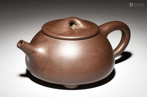 YIXING ZISHA TRIPOD TEAPOT