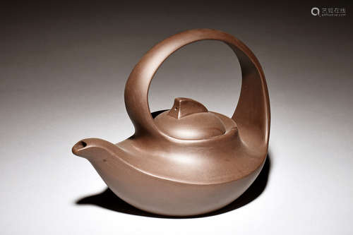 YIXING ZISHA TEAPOT WITH LIFTING HANDLE