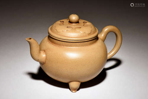 YIXING ZISHA TRIPOD 'RUYI' TEAPOT