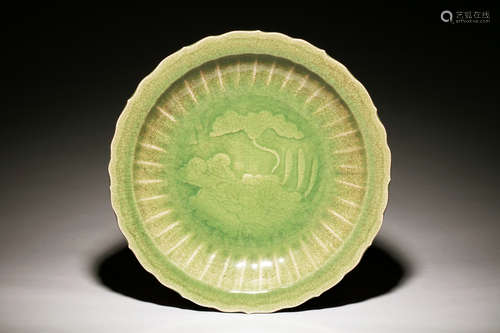 LARGE LONGQUAN WARE GREEN GLAZED FLORIFORM CHARGER