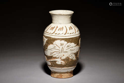 CIZHOU WARE 'FLOWERS' VASE