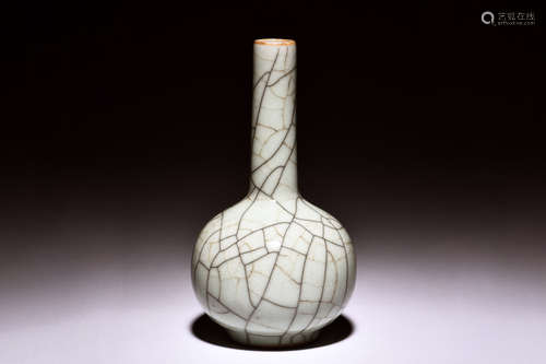 GUAN TYPE SMALL CRACKLE WARE VASE