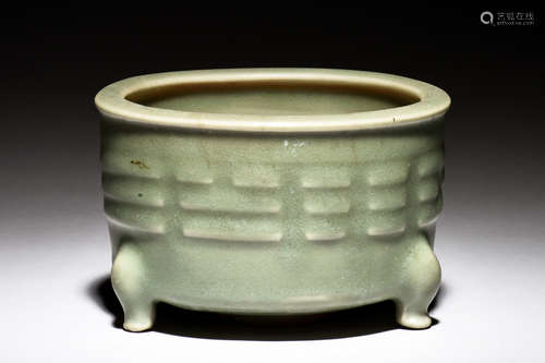 LONGQUAN WARE TRIPOD CENSER