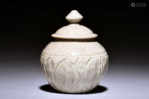 DING WARE 'FLOWERS' JAR WITH COVER