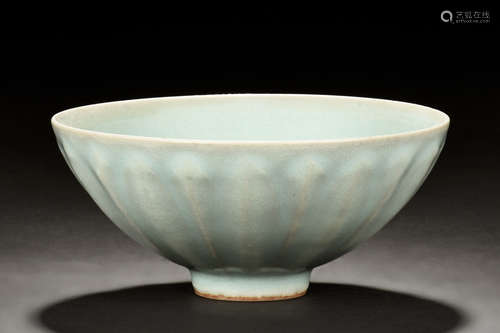 LONGQUAN WARE LOBED BOWL