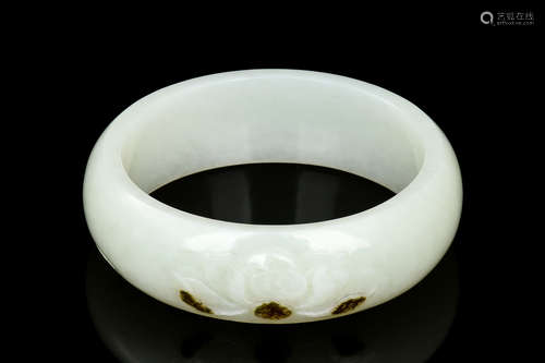 HETIAN JADE CARVED 'FLOWERS' BANGLE