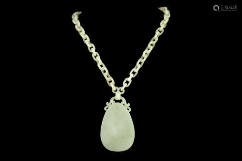 HETIAN JADE CARVED NECKLACE AND PENDANT