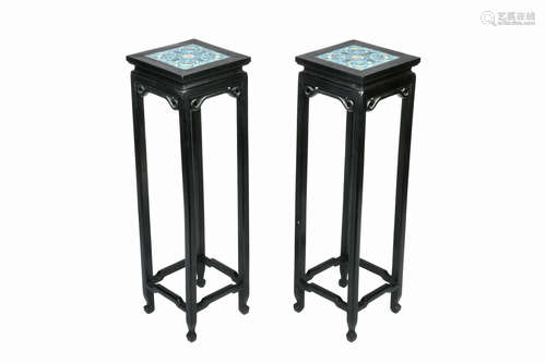 PAIR OF LACQUER WOOD SIDE TABLE WITH CLOISONNE TABLE TOP