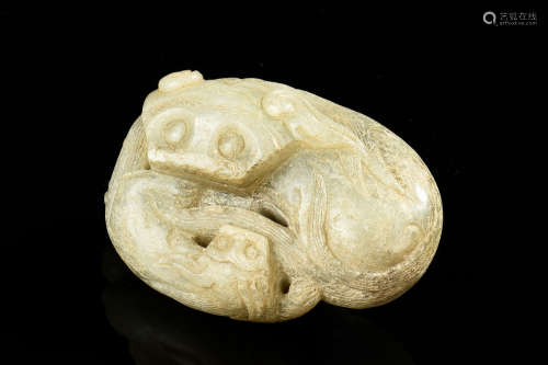 WHITE JADE CARVED 'MYTHICAL BEAST' ORNAMENT