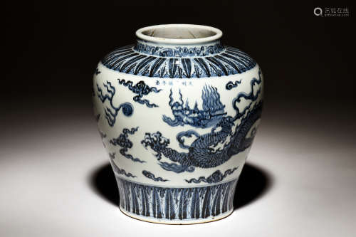 BLUE AND WHITE 'DRAGONS' JAR