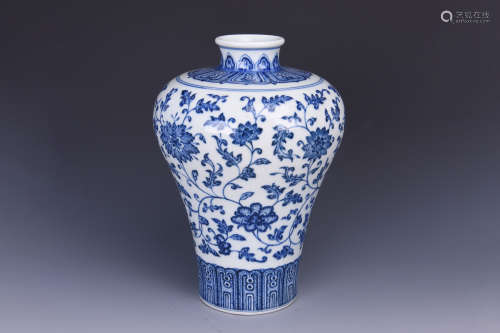 BLUE AND WHITE 'FLOWERS' VASE, MEIPING