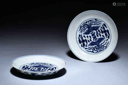 PAIR OF BLUE AND WHITE 'PHOENIX' DISHES