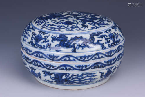 BLUE AND WHITE 'DRAGON AND PHOENIX' COVERED JAR