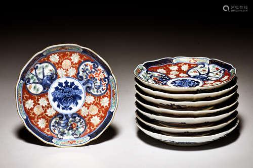 SET OF EIGHT JAPANESE IMARI WARE PLATES