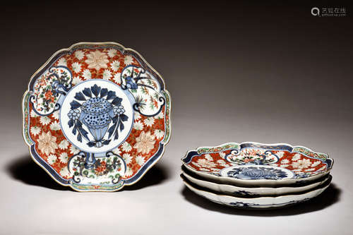 SET OF FOUR JAPANESE IMARI WARE PLATES