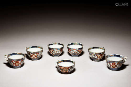 SET OF SEVEN JAPANESE IMARI WARE CUPS