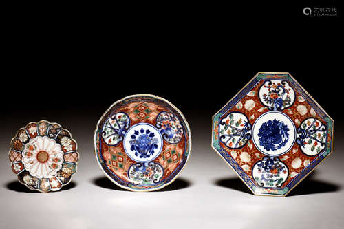 THREE JAPANESE IMARI PLATES